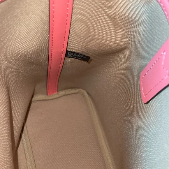 Authentic Michael Kors Bag - Picture 4 of 9